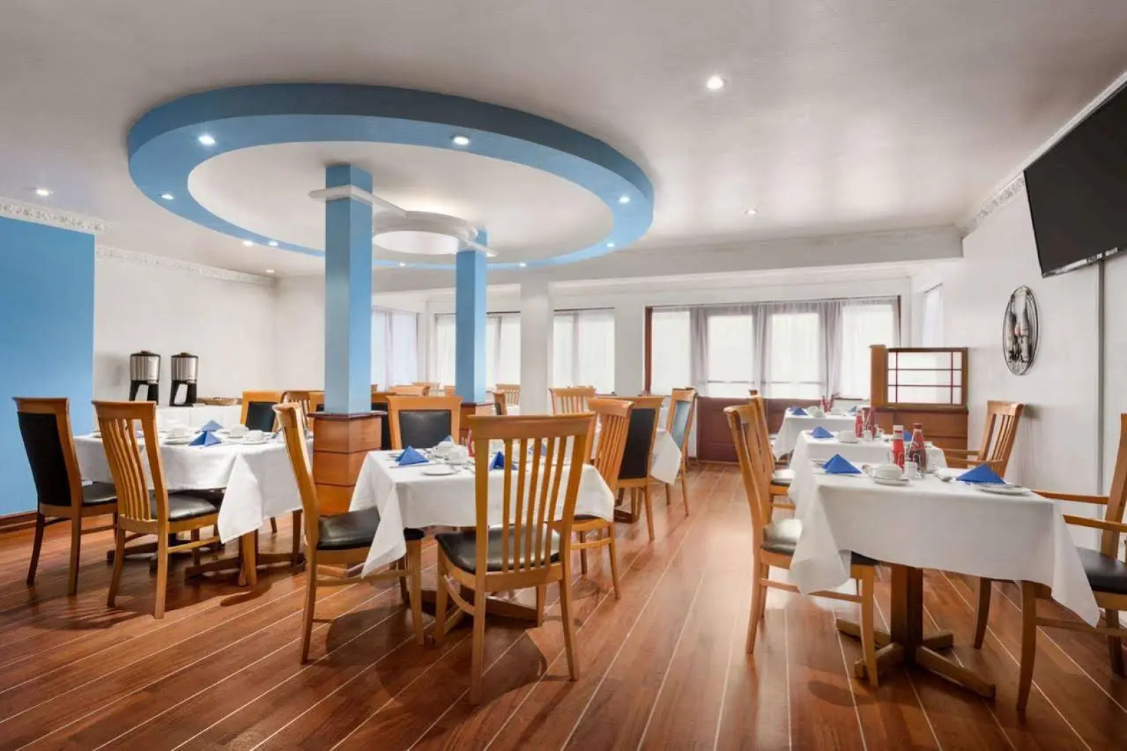 Luxury Cottage With Garden, Hot Tub, Tennis Court