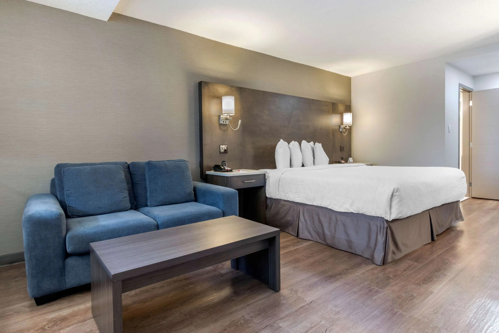 Super 8 by Wyndham Macleod Trail Calgary