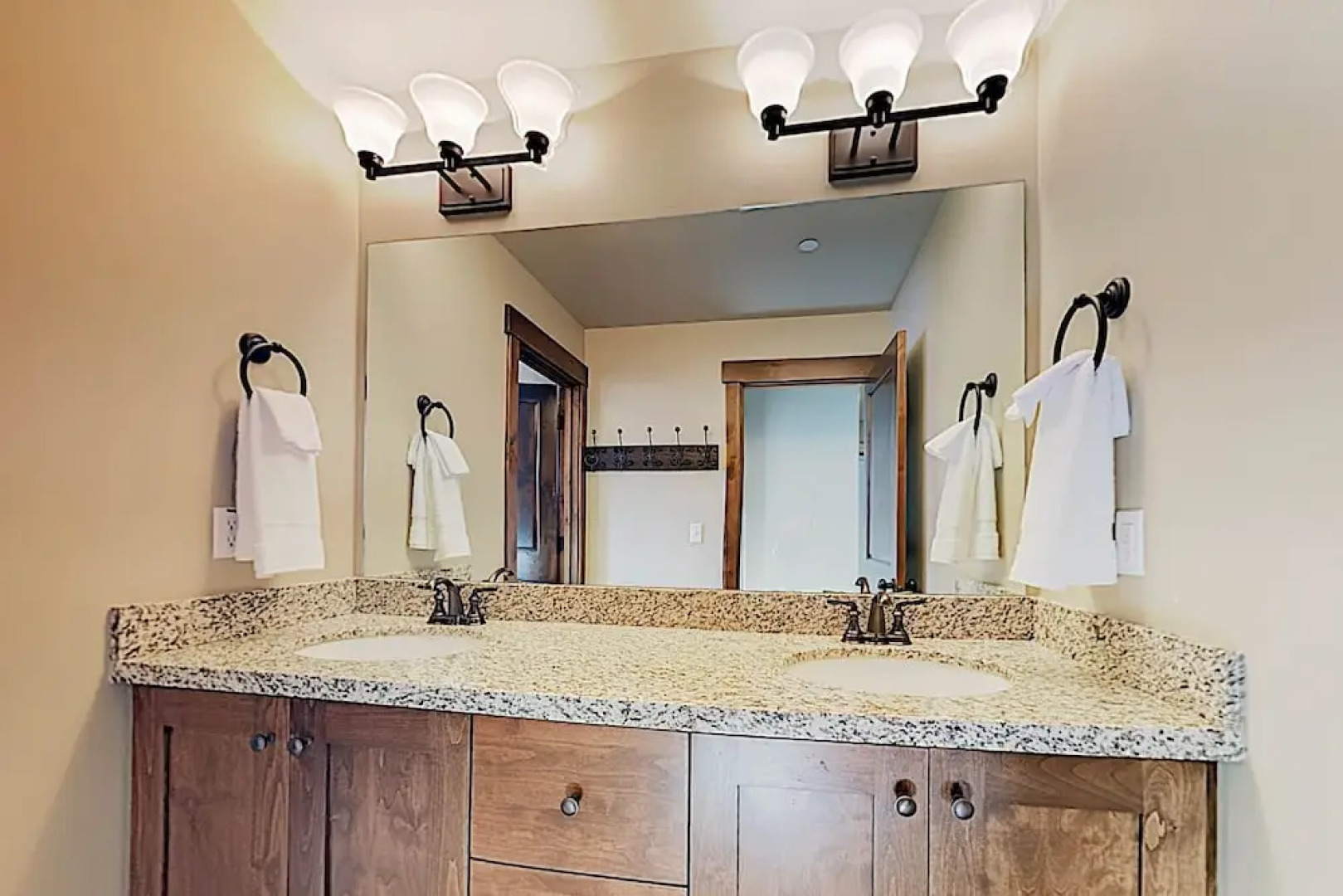 New Listing! Mountain W/ Hot Tub & Deck 5 Bedroom Townhouse