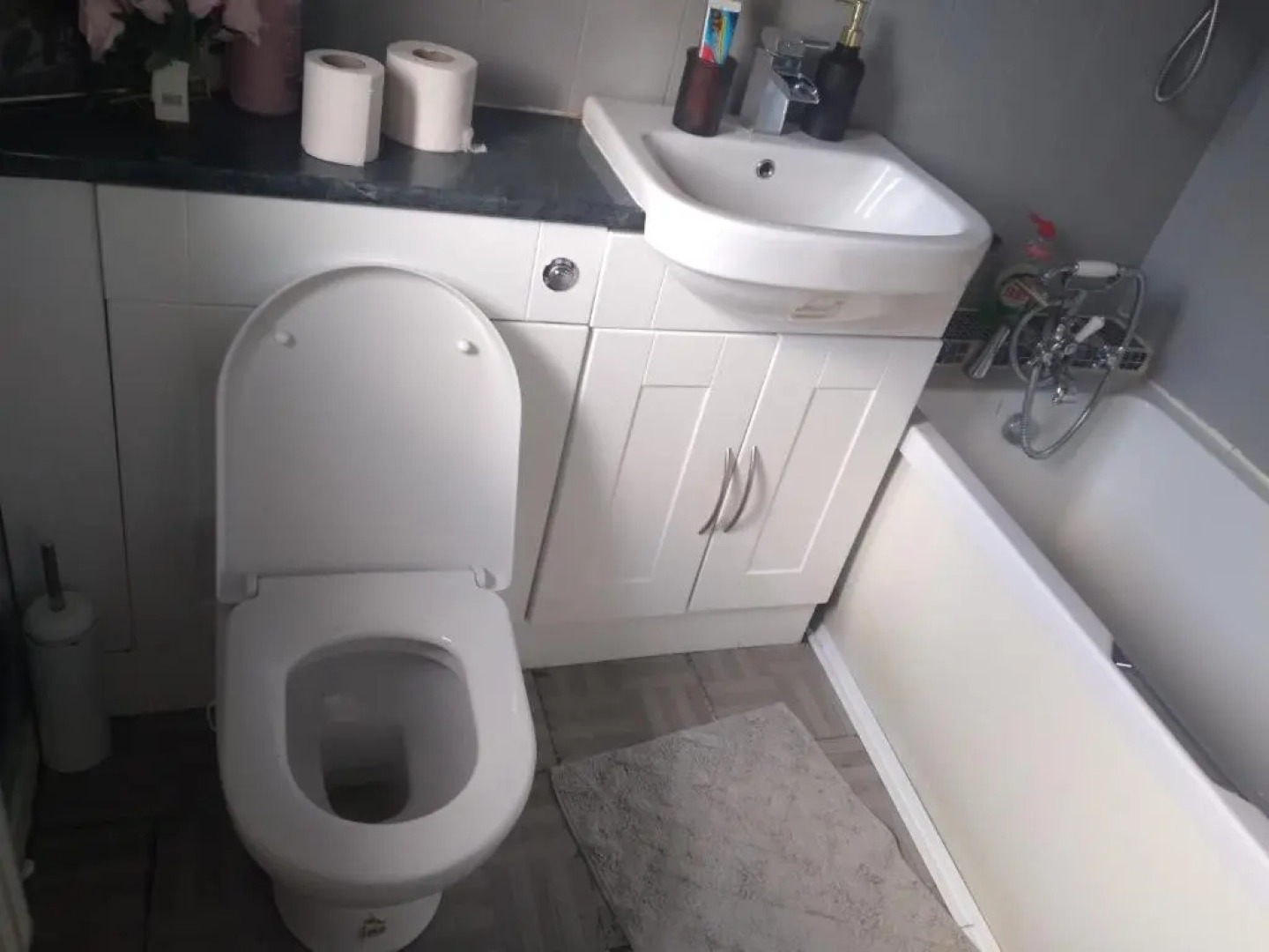 2 Bed House - Sleeps 4 - Pets - Garden - Parking