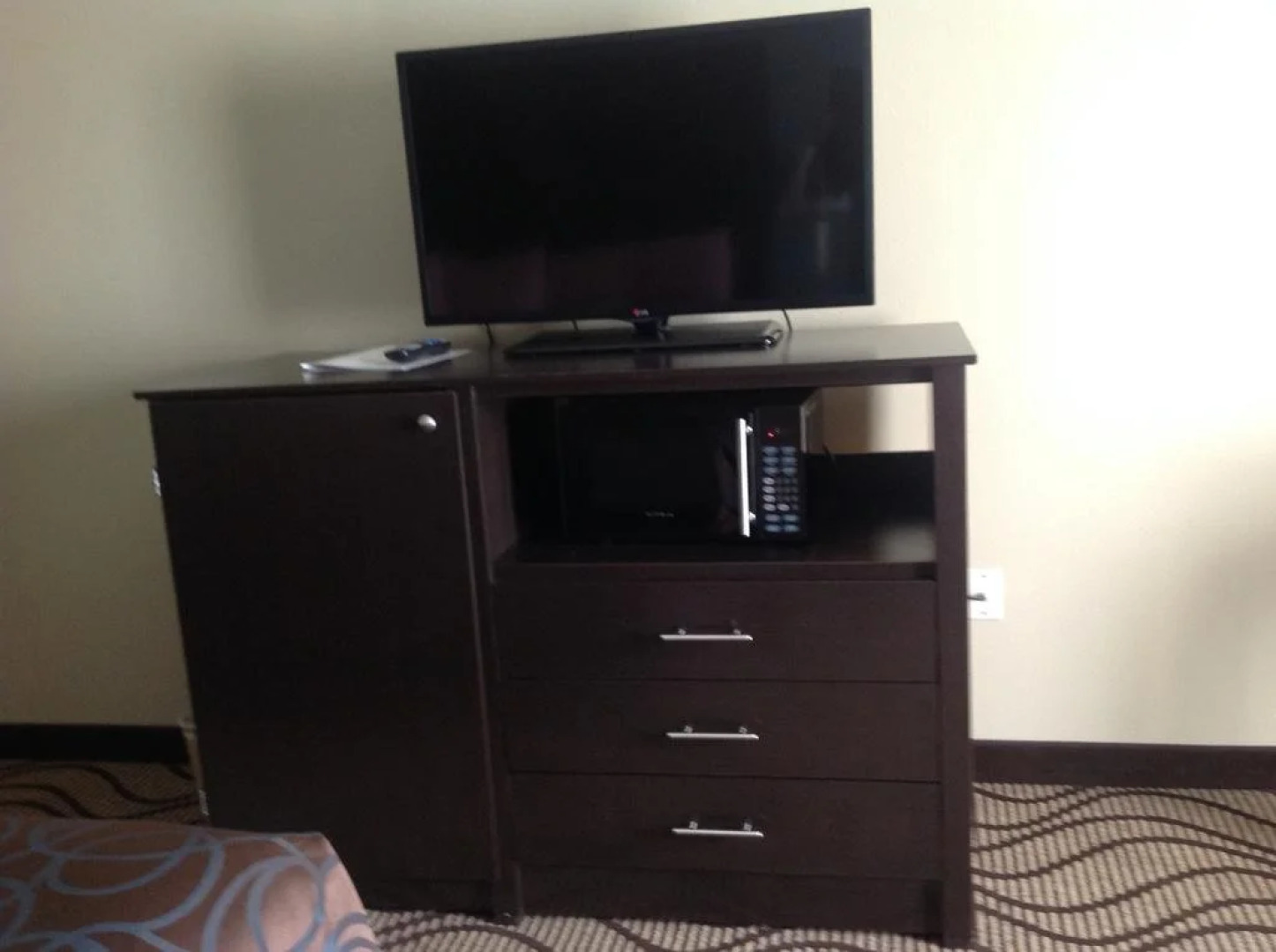 La Plaza Inn & Suites