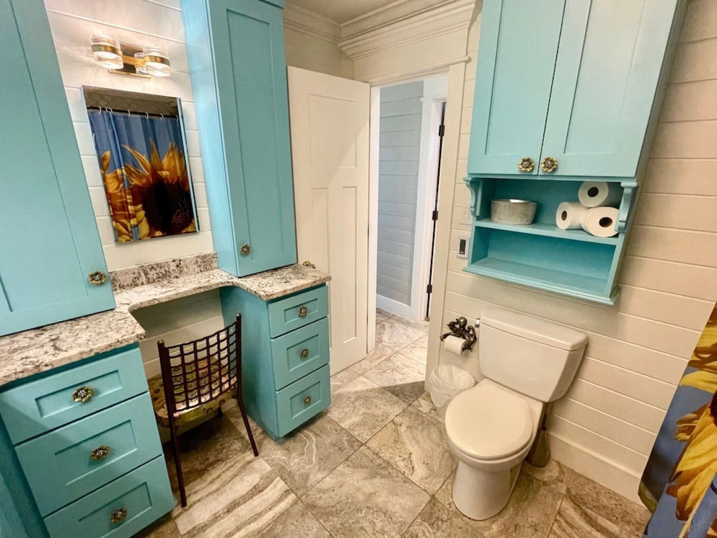 Blue Dolphin Inn and Cottages