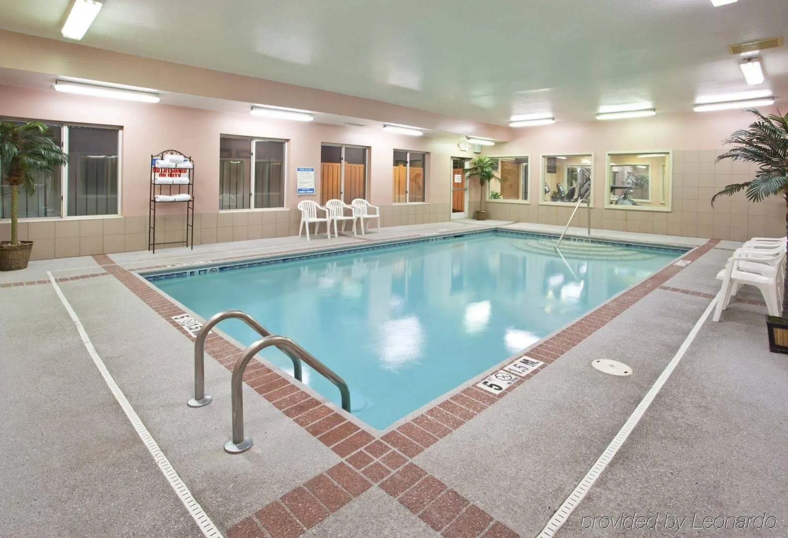 Holiday Inn Express Hotel & Suites Cincinnati-Blue Ash by IHG