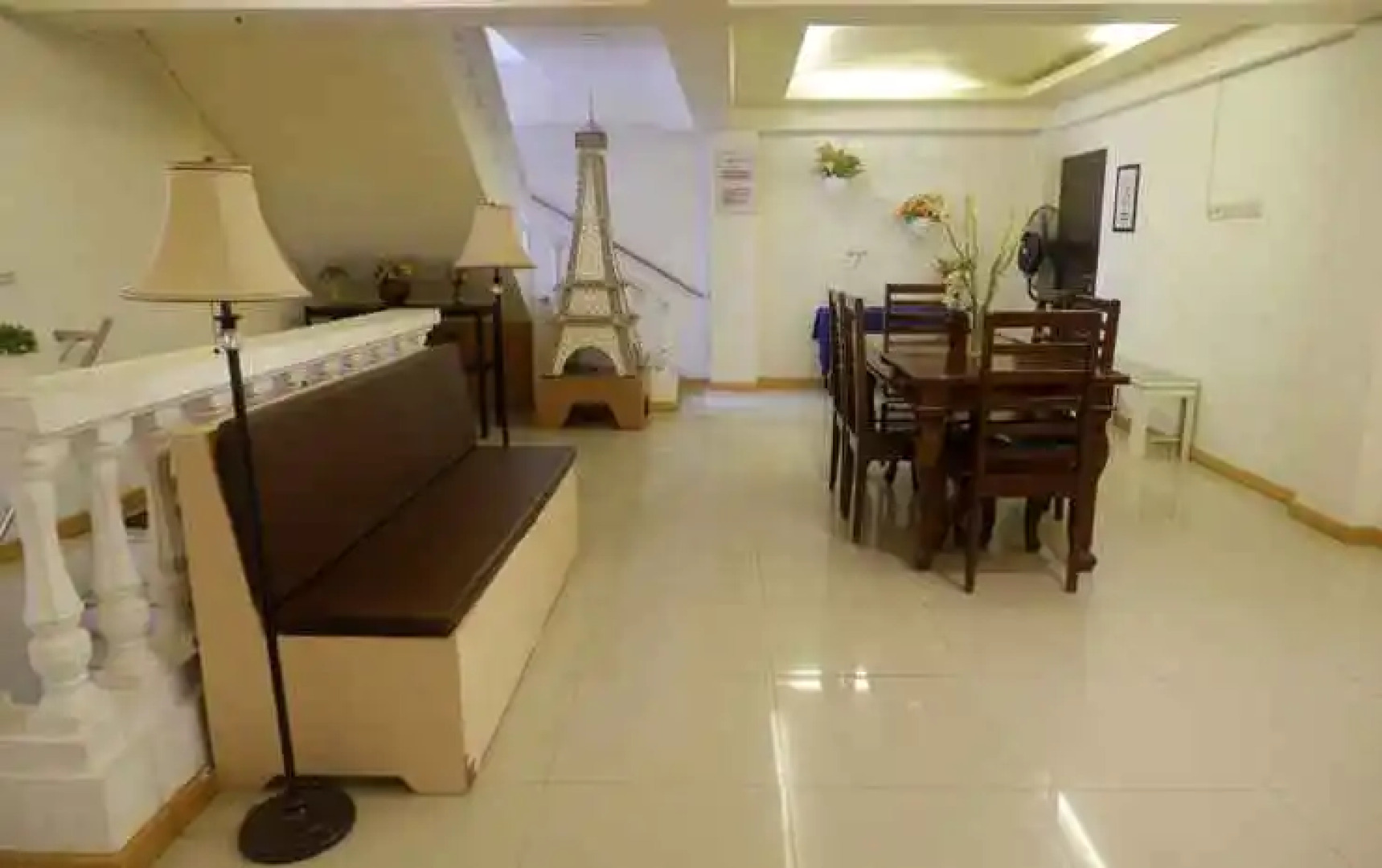 Votel Hotel DePratnya Kediri