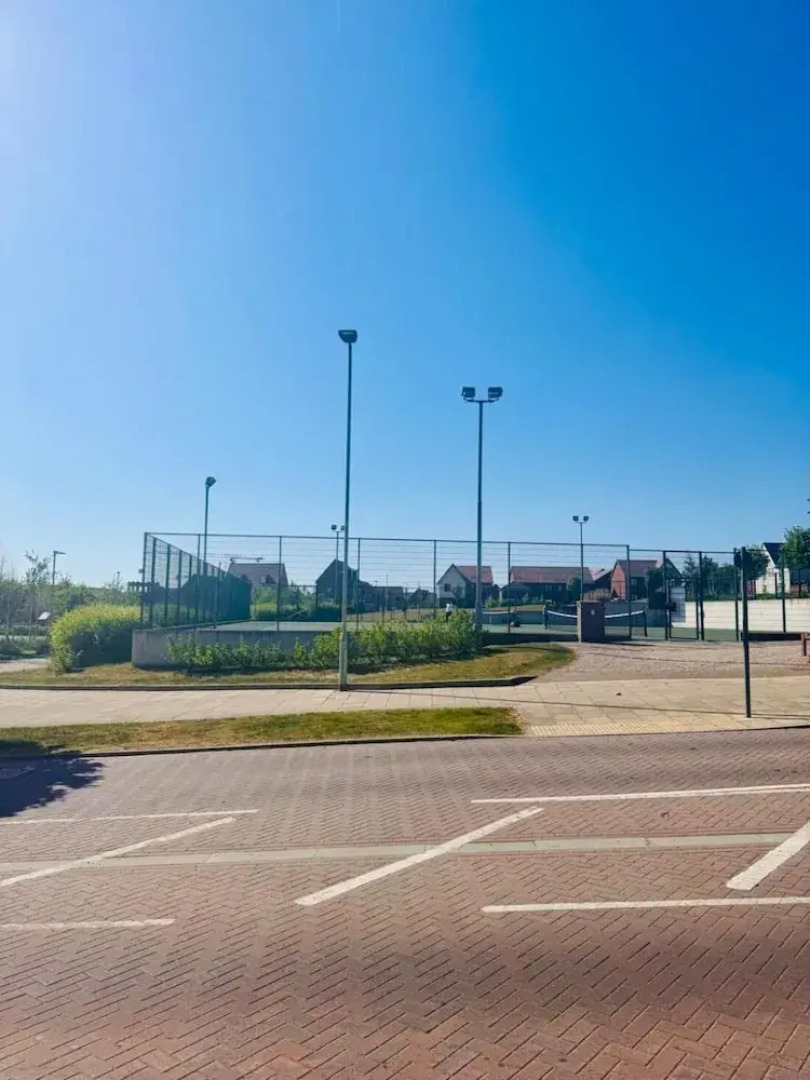 High END Spacious 4 Bed House - Free Parking