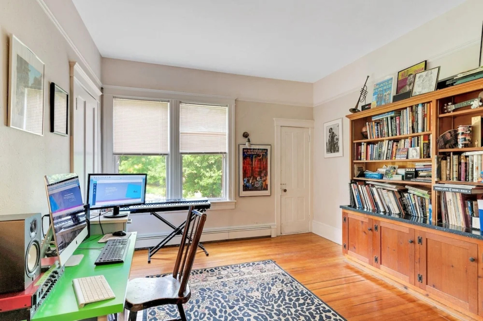 Spacious Victorian Home With Mountain Views And Lots Of Fun Extras!! 5 Bedroom Farmhouse by RedAwning