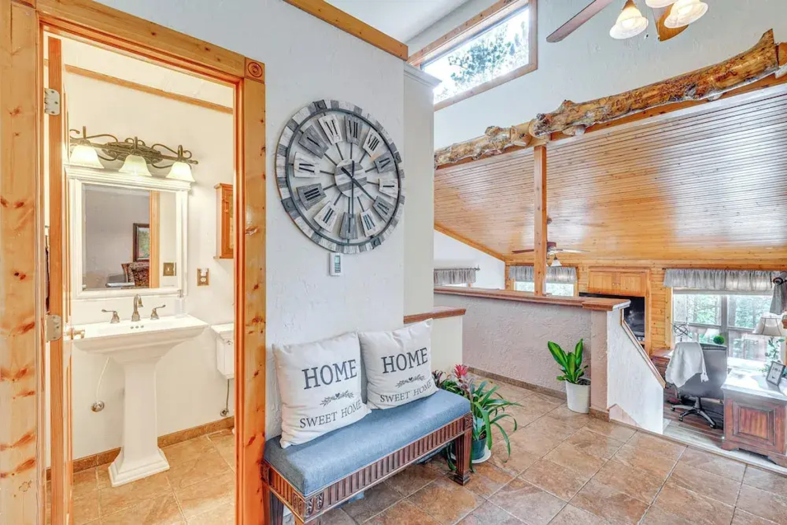 Cozy Home w/ Hot Tub - 11 Mi to Rainbow Falls