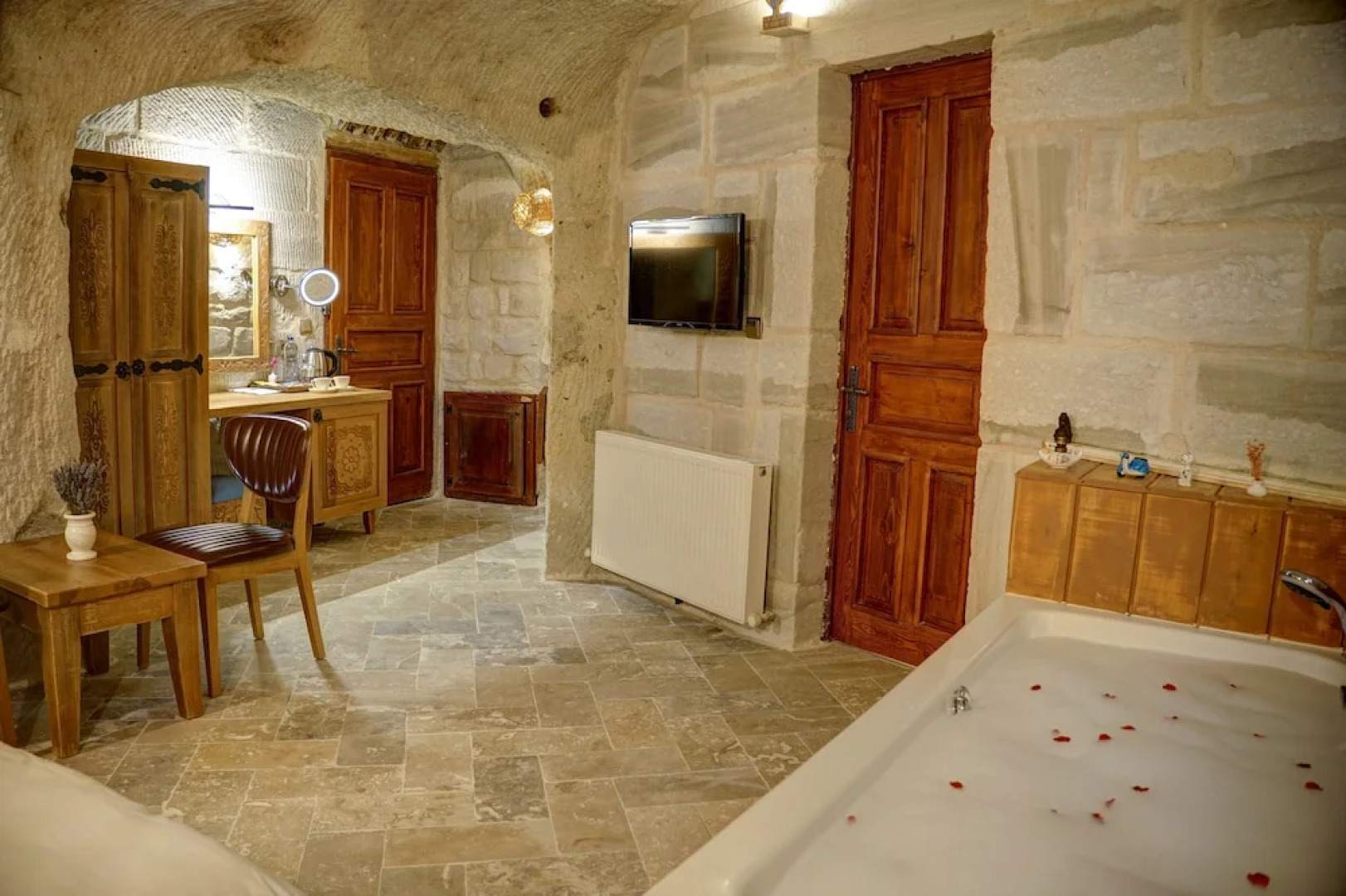 Nar-I Ask Cave Hotel