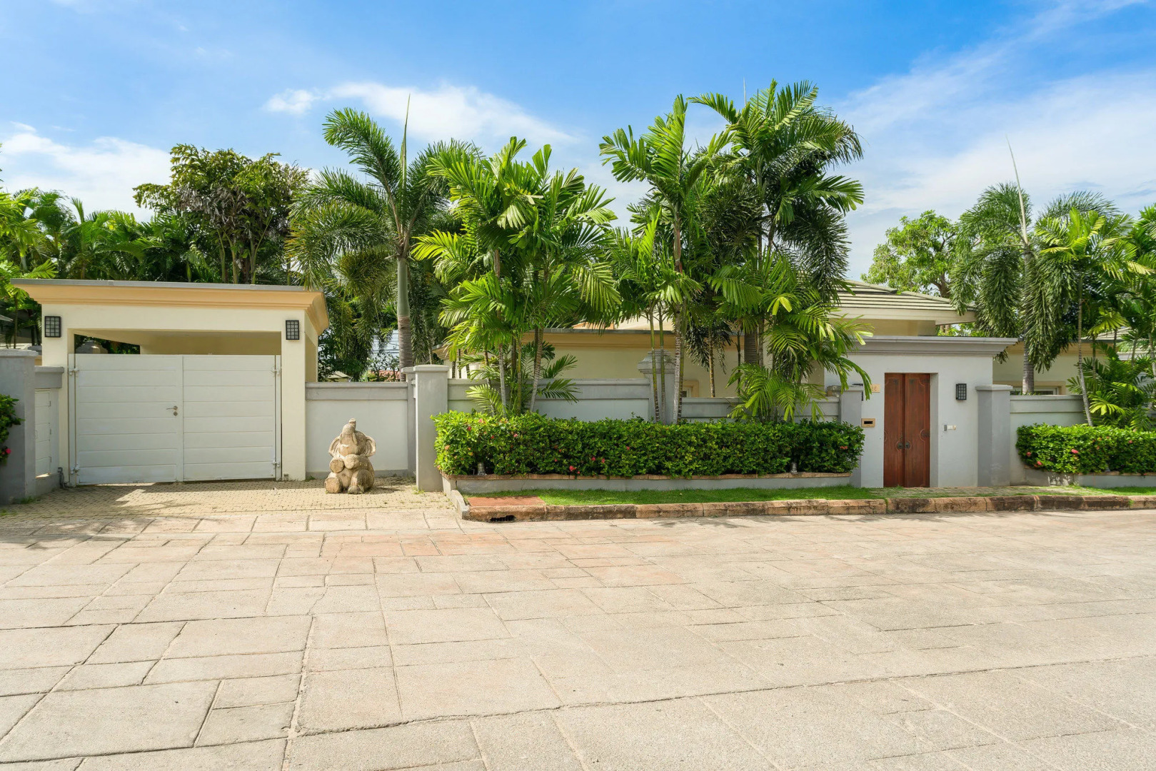 Luxury Pool Villa SRV