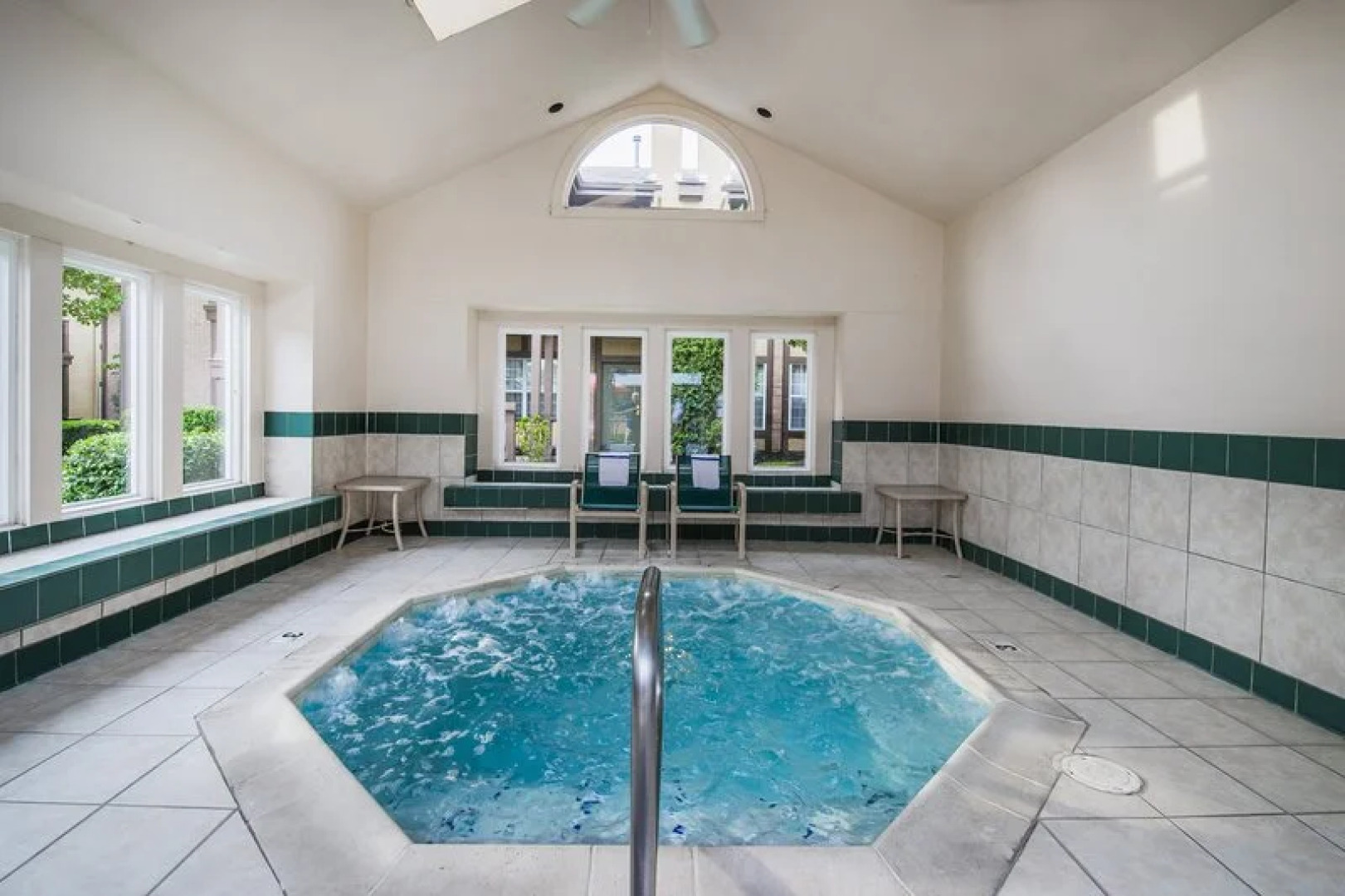 Cloverleaf Residence Suites