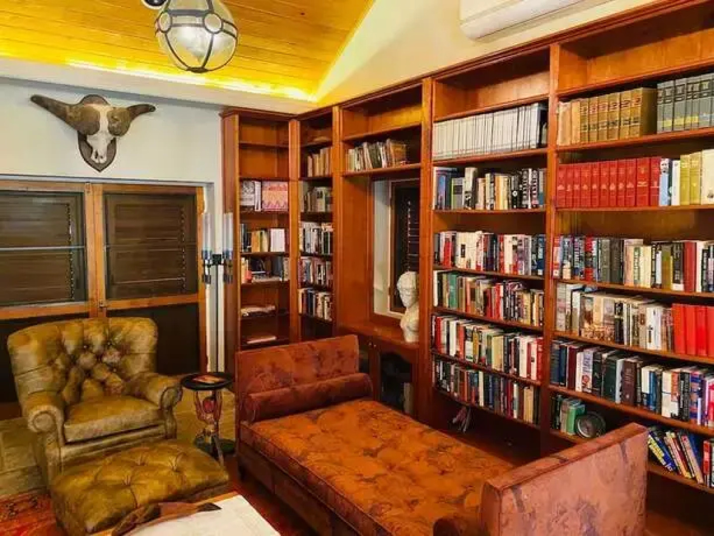 Luxury 7BR Waterfront Villa w Instaviews Boat