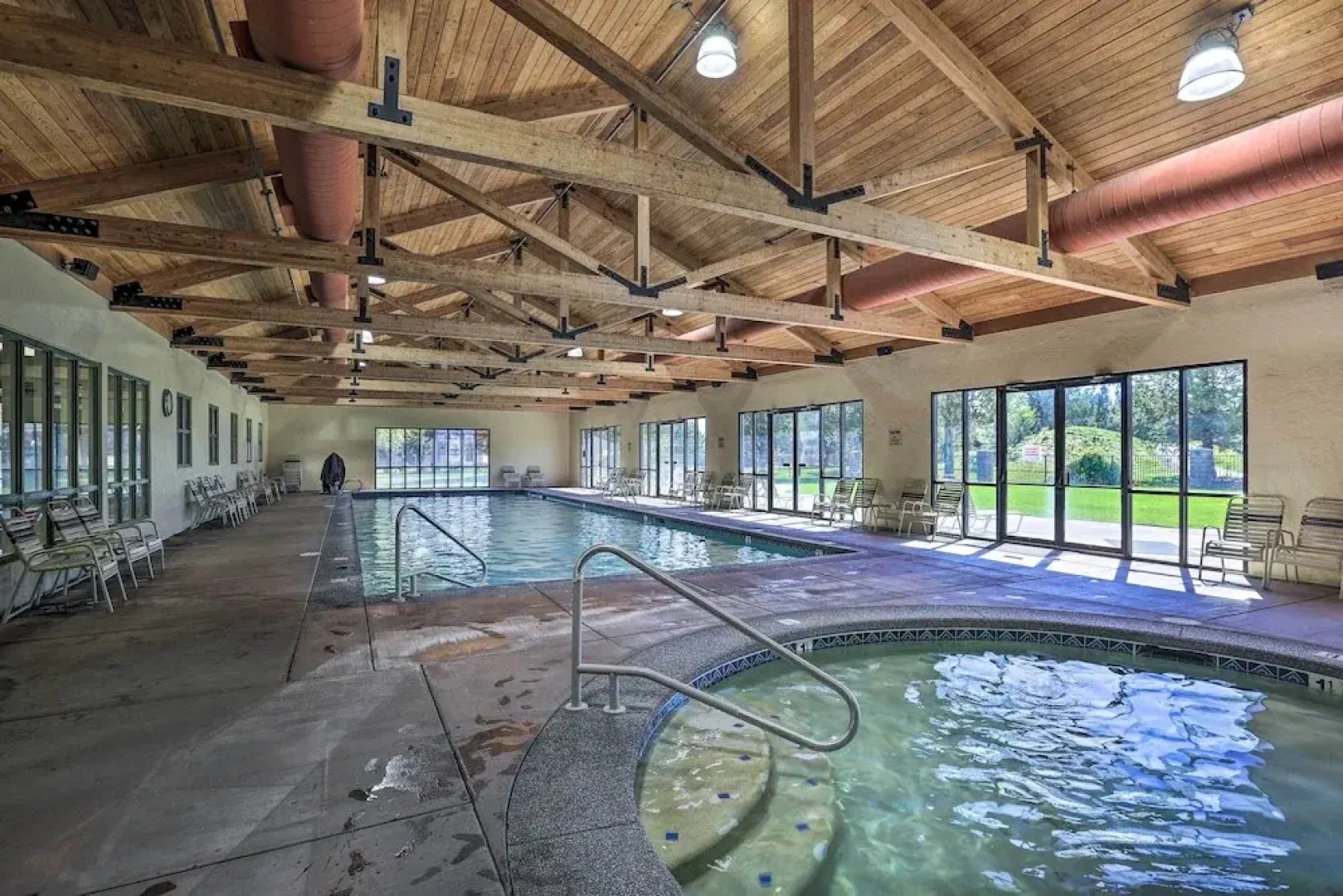 Hot Tub at Townhome on 8th Green in Redmond