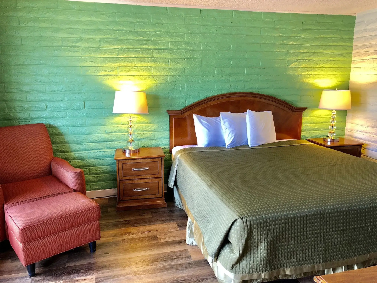 Hitching Post Studios Inn