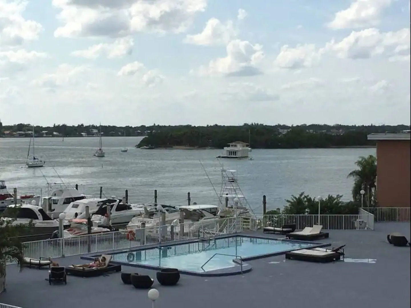 Awesome Place with Pool and Parking No.2