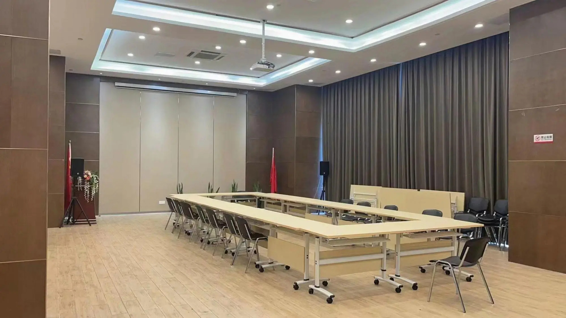 Ji Hotel (Zhenjiang Railway Station South Square)