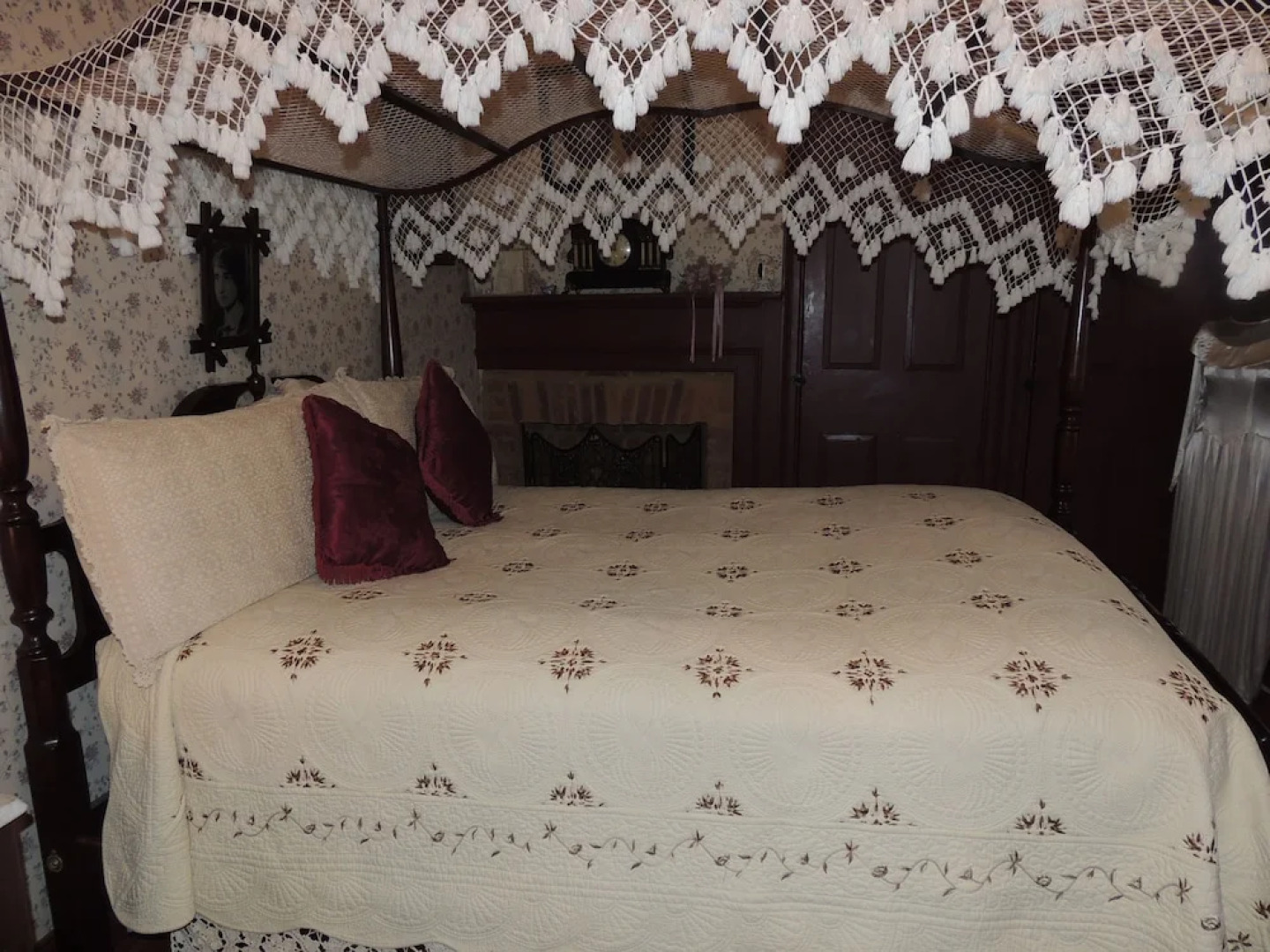 Historic Farnsworth House Inn