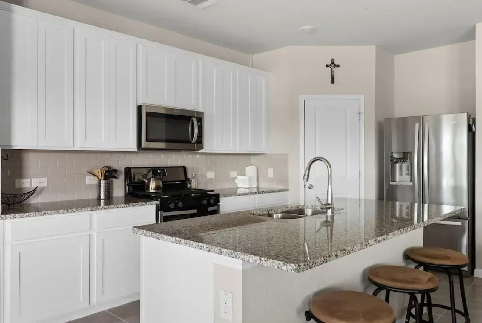 Charming 4BR Spacious Backyard in Hutto