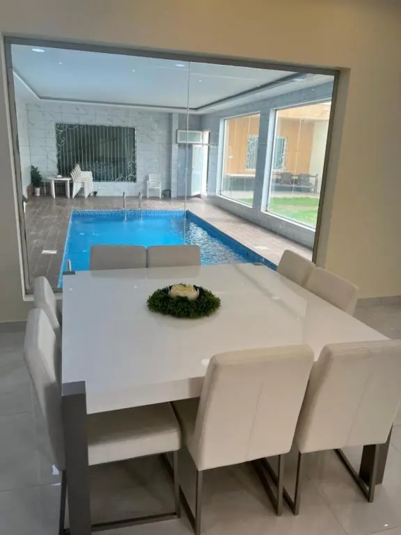 فيلا المشراق دورين 4غرف نوم وصالة وصالة معيشة مع شالية ومسبح داخلي