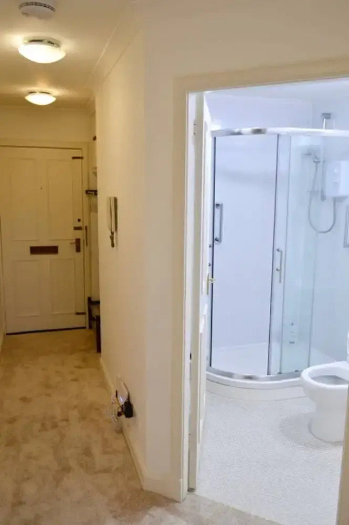 Edinburgh Apartment With Pool and Rooftop Views