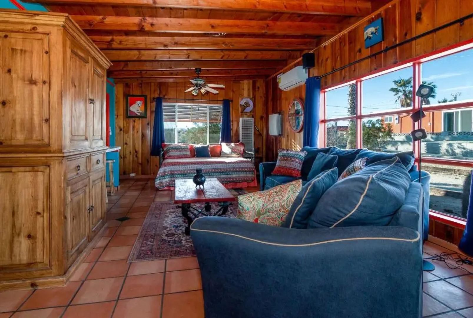 Chuck's Cabin in a Joshua Tree Community