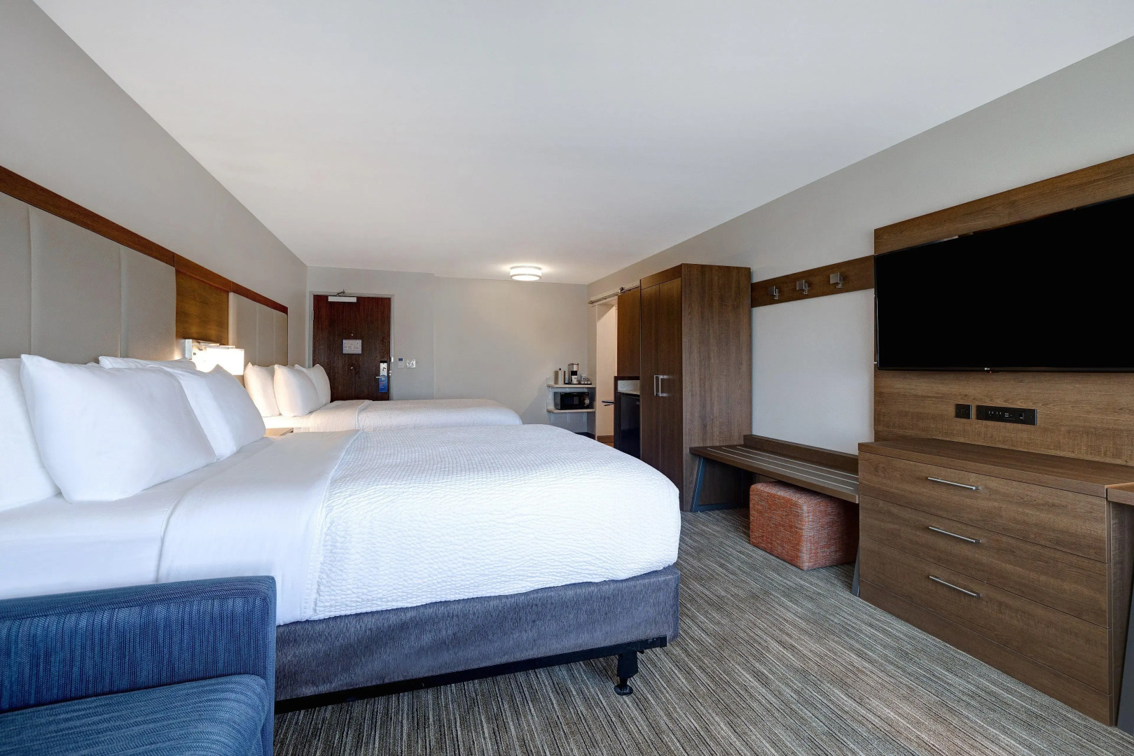 Holiday Inn Express & Suites Detroit Dearborn by IHG