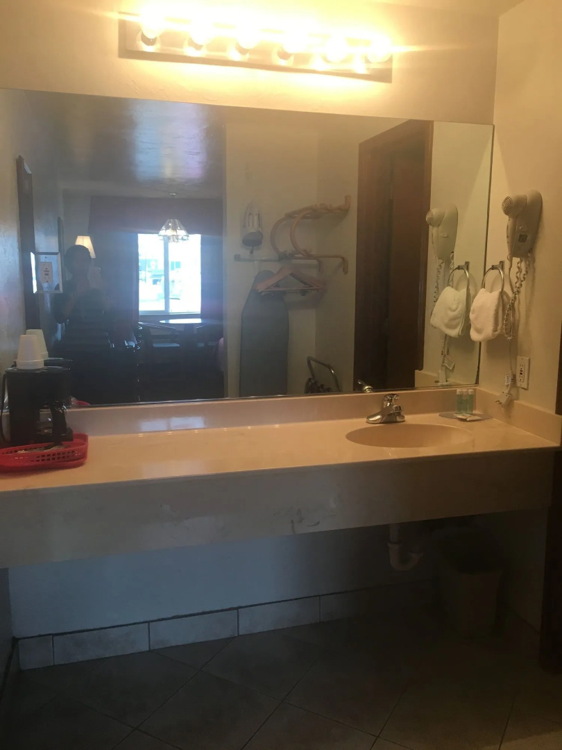 Red Carpet Inn Medford