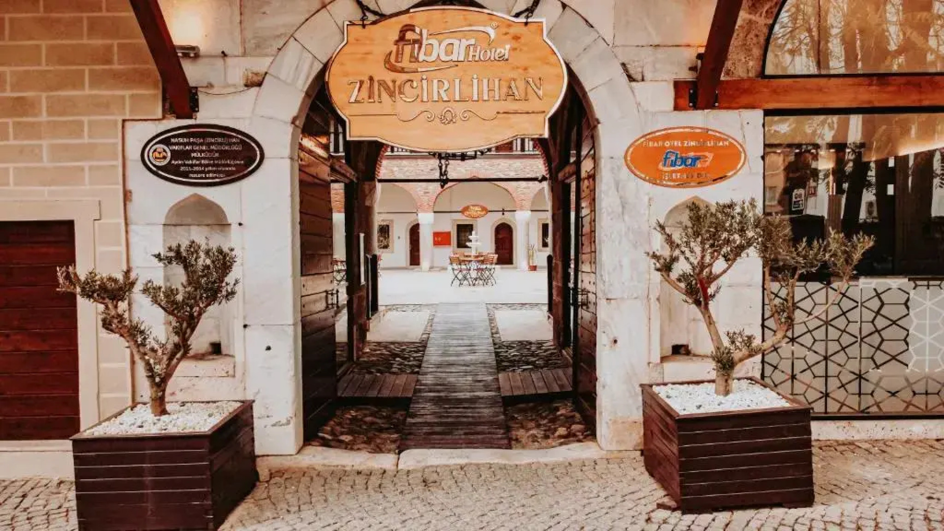 Zi̇nci̇rli̇ Han Oteli̇