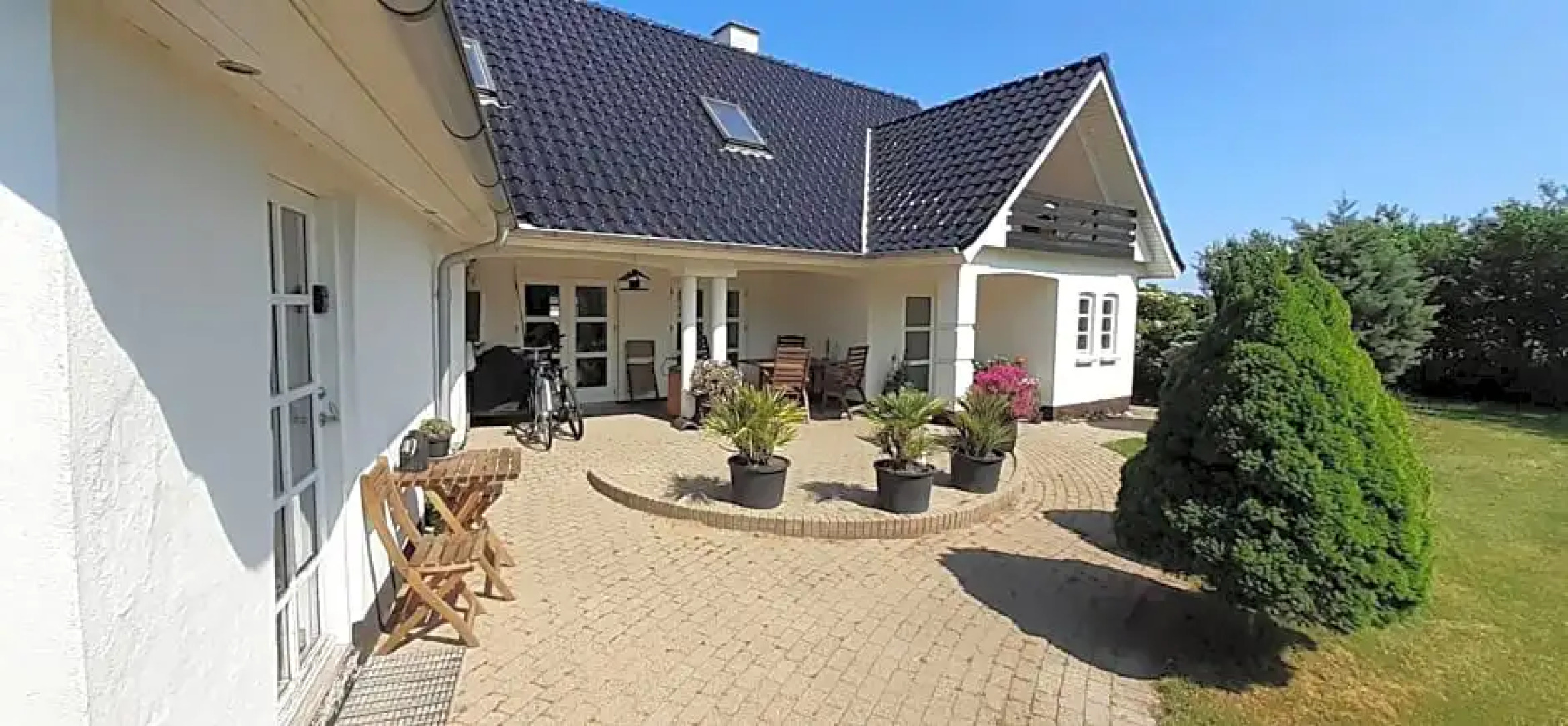 Cozy tiny room, mini kitchen and bathroom