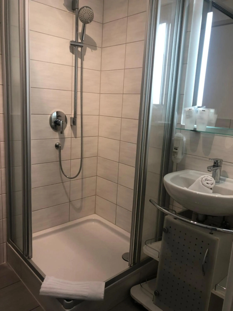 Einraumapartment mit Seeblickbalkon