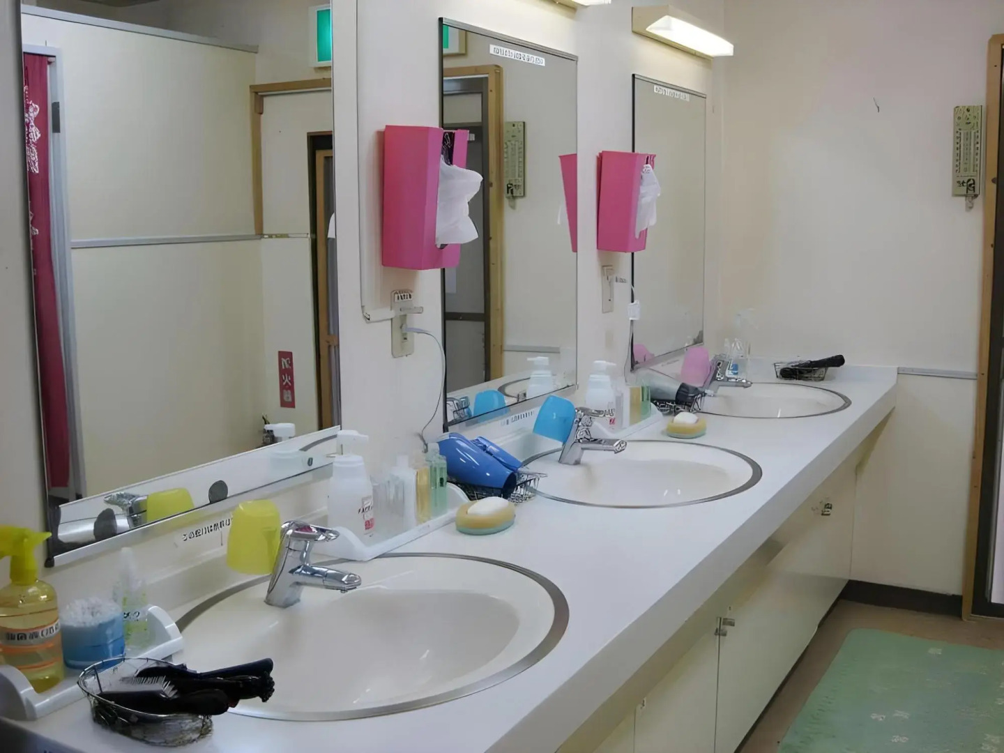 Capsule Hotel Famy (Male Guests Only)