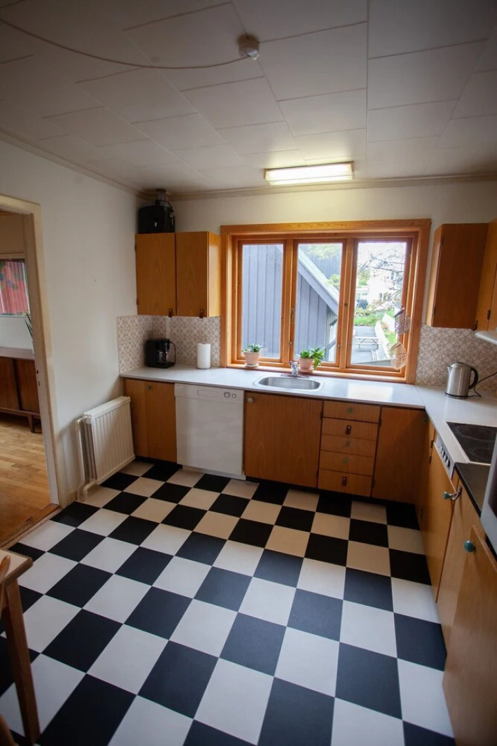 3 Storey 5 Bedroom, 3 Bathroom House in the Center of Tórshavn