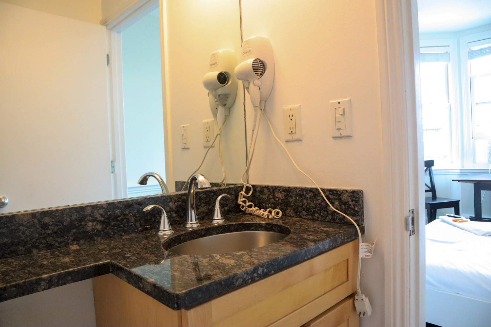 Spacious Studio With Fast Wifi!