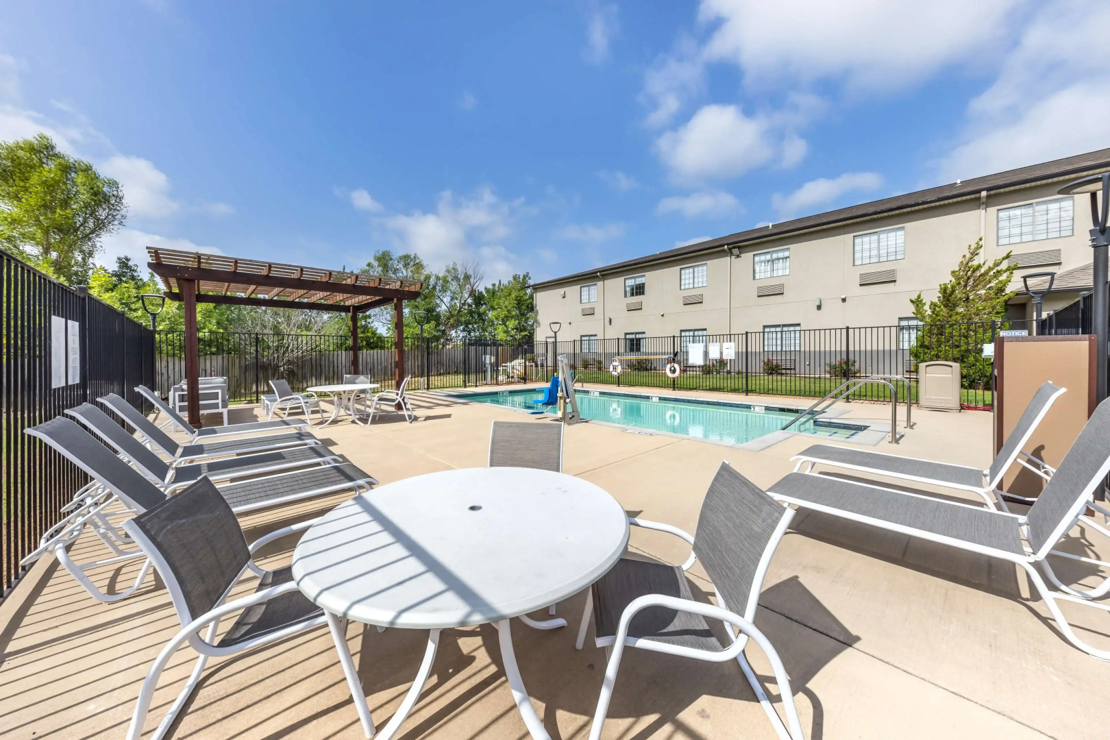 Best Western Atoka Inn & Suites