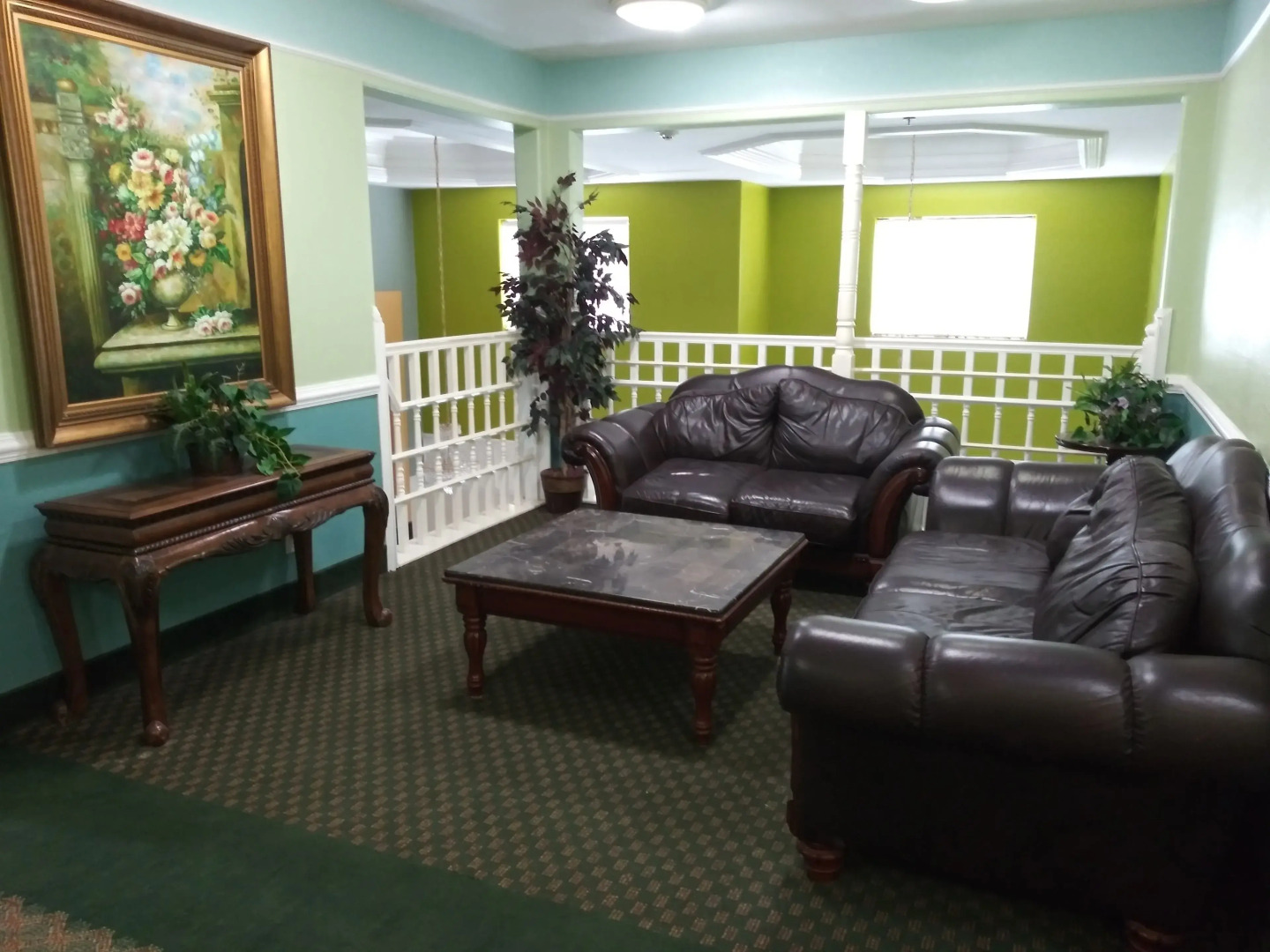 Deluxe 6 Inn & Suites