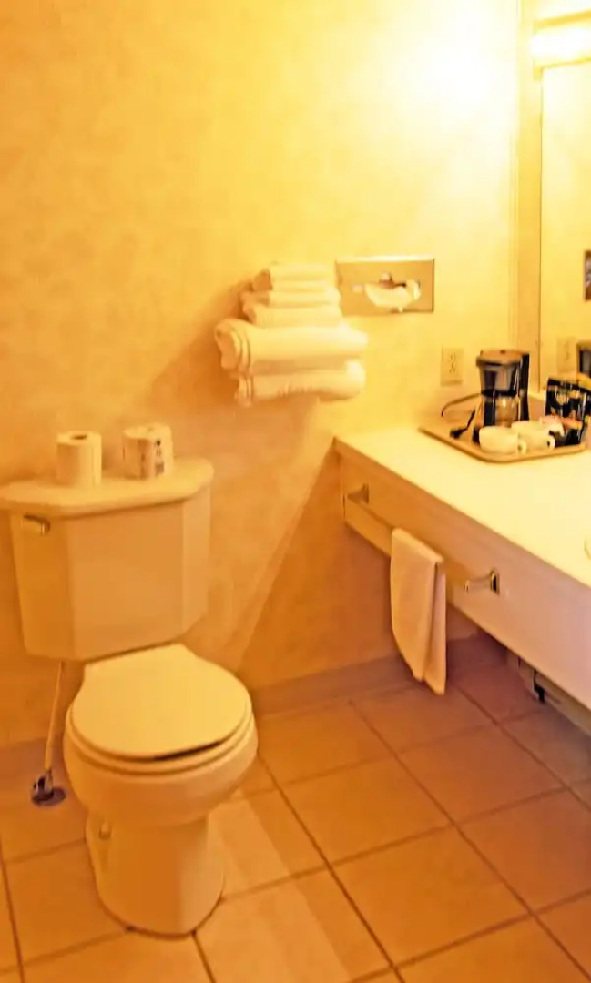 Lake Fanny Hooe Resort-2 Bed With Balcony #12 1 Bedroom Hotel Room by RedAwning