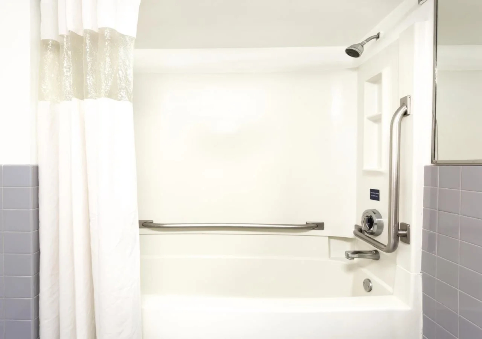 Travelodge by Wyndham Virginia Beach Bay Beach