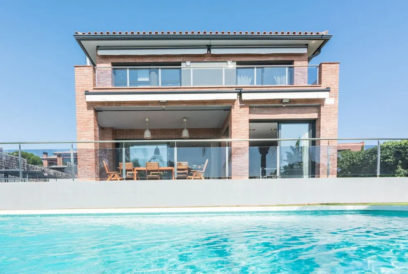 HomeHolidaysRentals Adonis