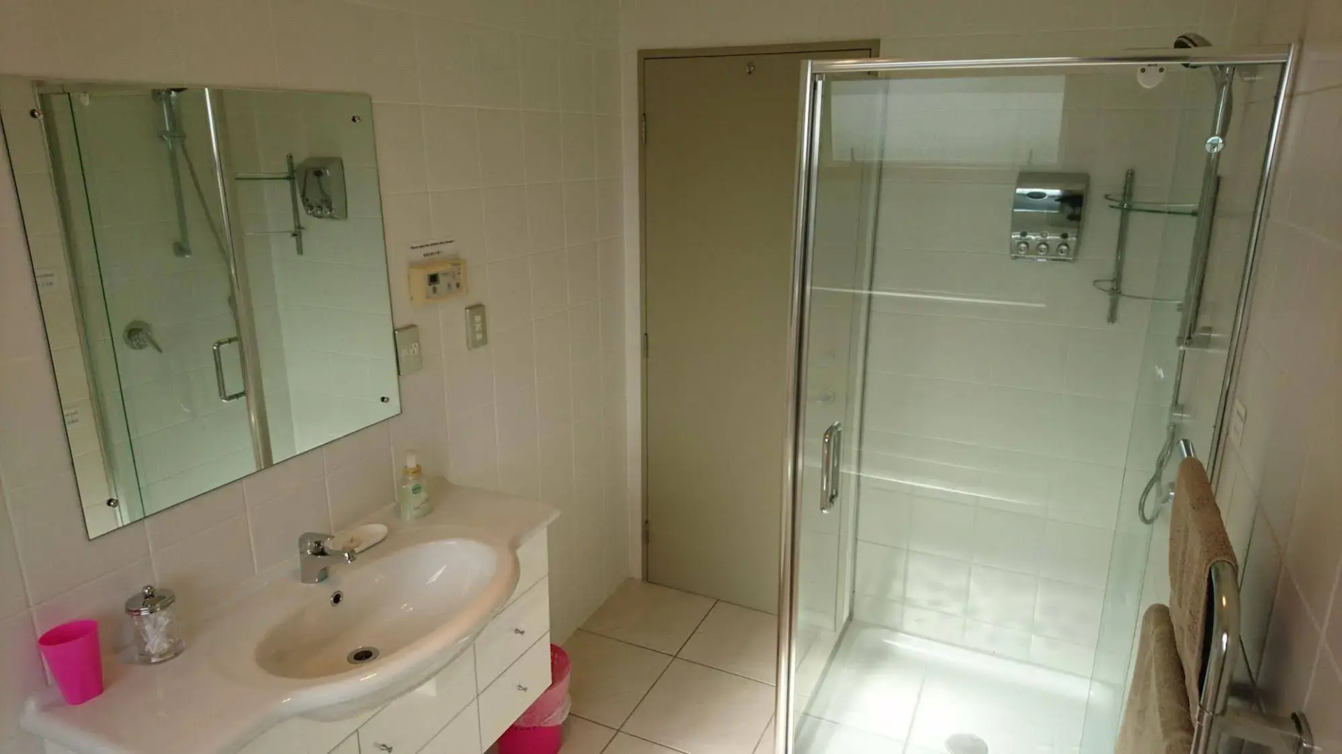 M&Y Airport Guest House (Red)