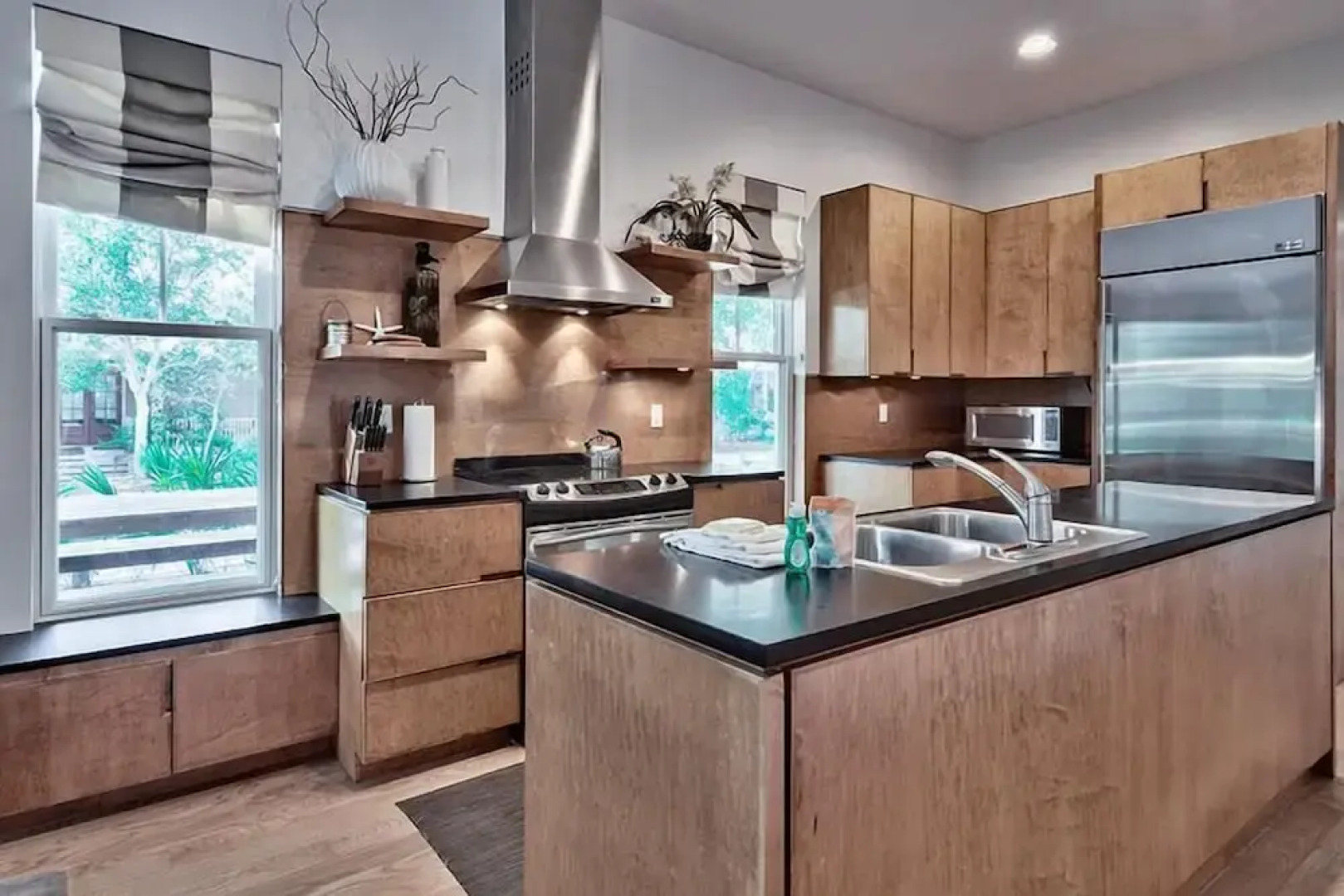 The White House of Watercolor 4 Bedroom Holiday Home by Five Star Properties