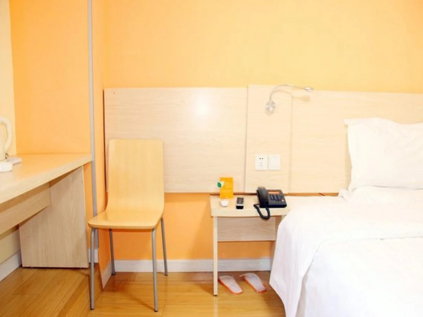 7Days Inn Wuhan Guanggu Walking Street Baoli Garden Branch