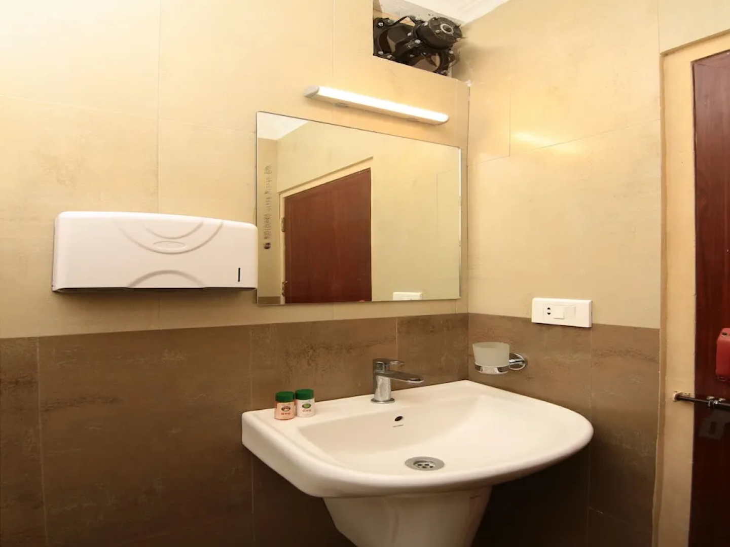 OYO 9348 Hotel Lonely Stay