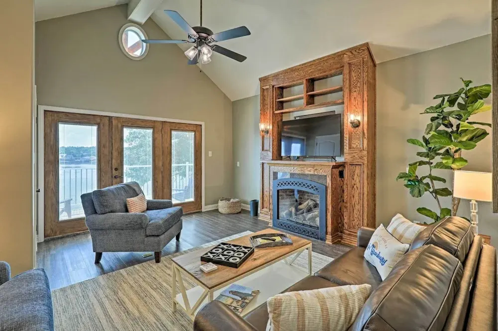 Lavish Lake House, Near Vineyards + Marinas!