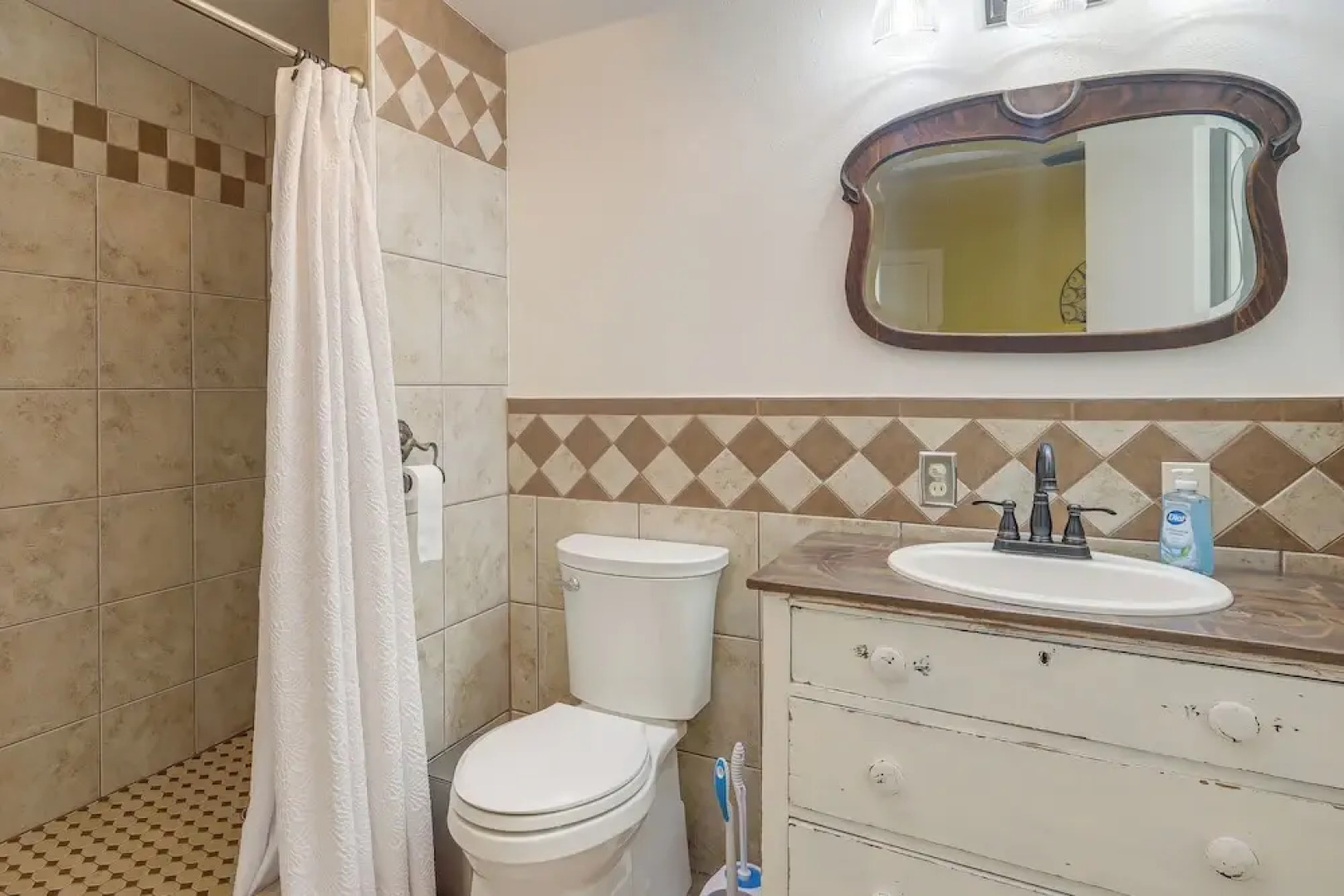 Walk to Main Street: Charming Roswell Home!