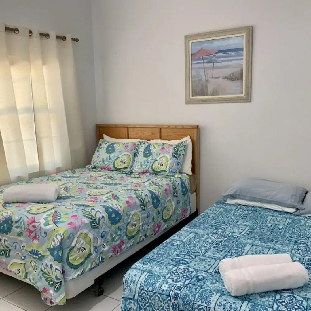 3 Suites Free Breakfast Steps to Beach