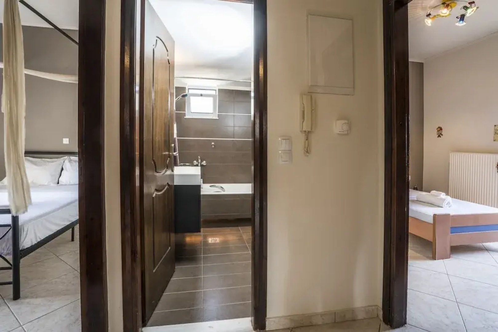 Deluxe Sunny Apartments