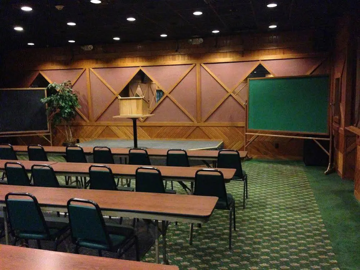 California Palms Hotel & Suites