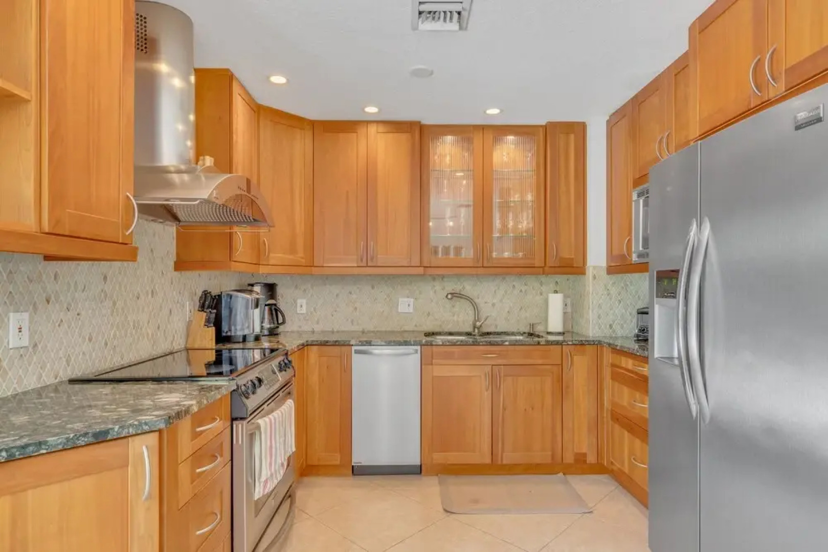 Shangri-la 3 Bedroom Home by RedAwning