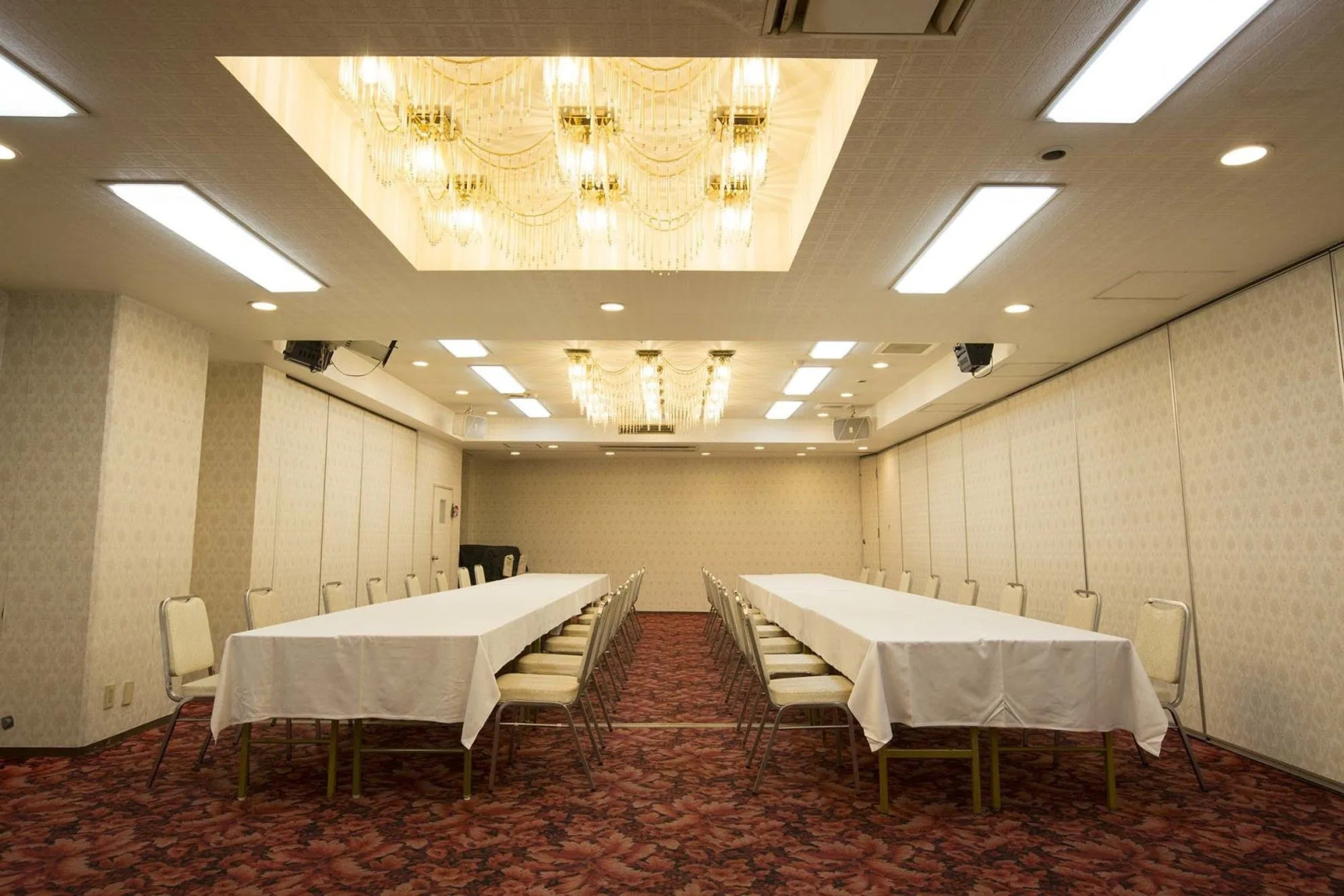 City Hotel Airport in Prince