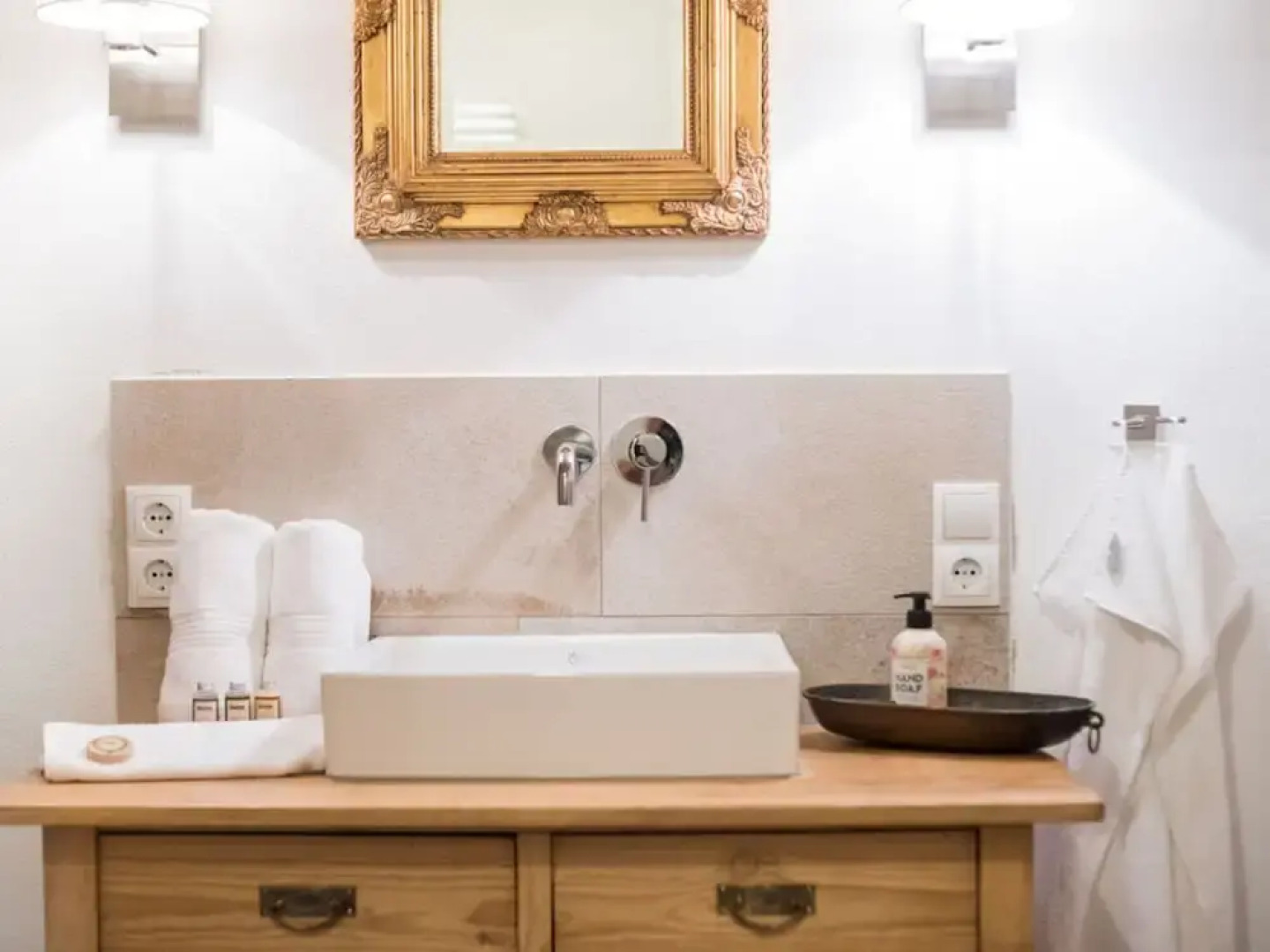 Hans in the Schusterhausl Apartment