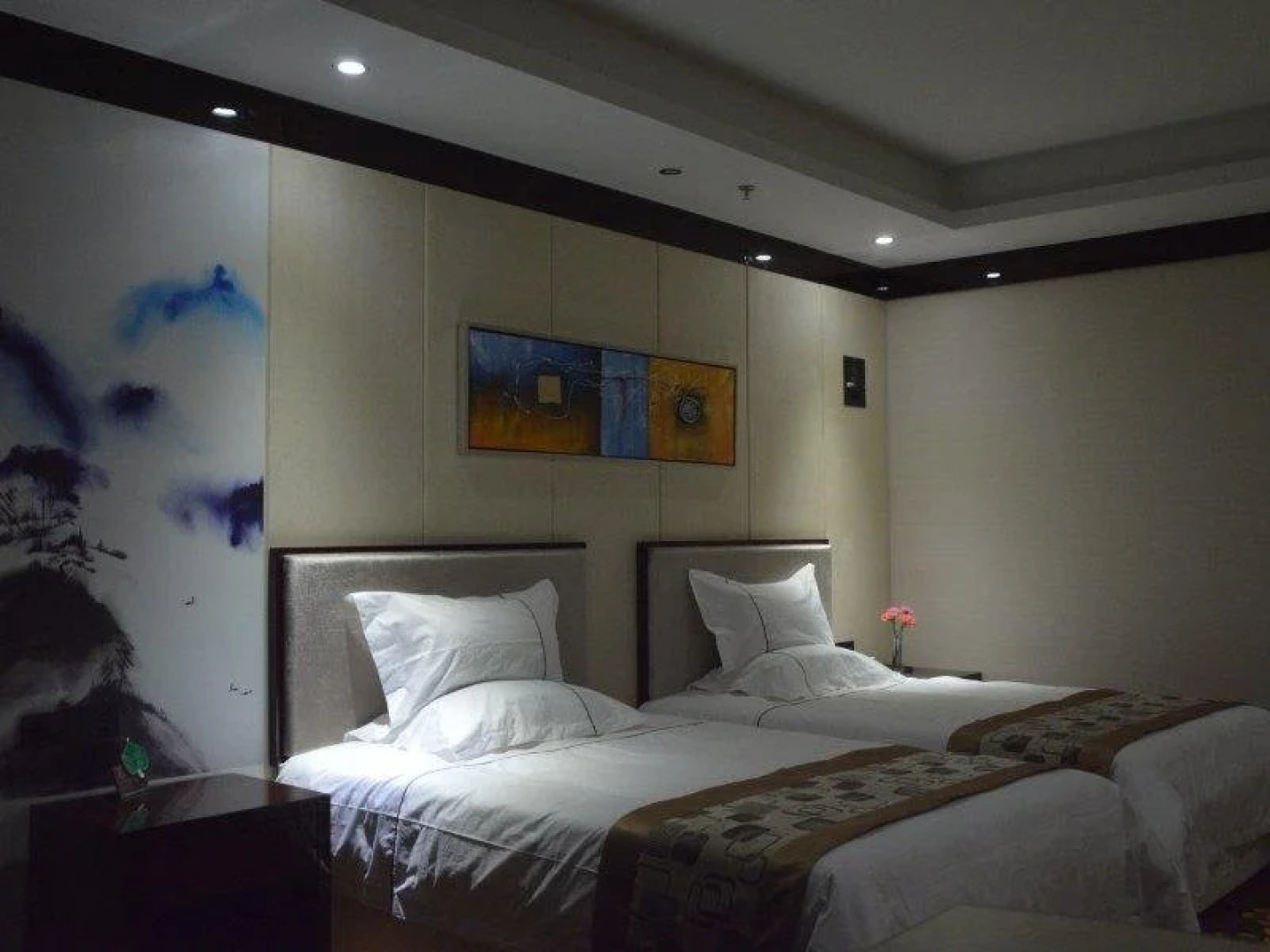 Huang He  International   Hotel